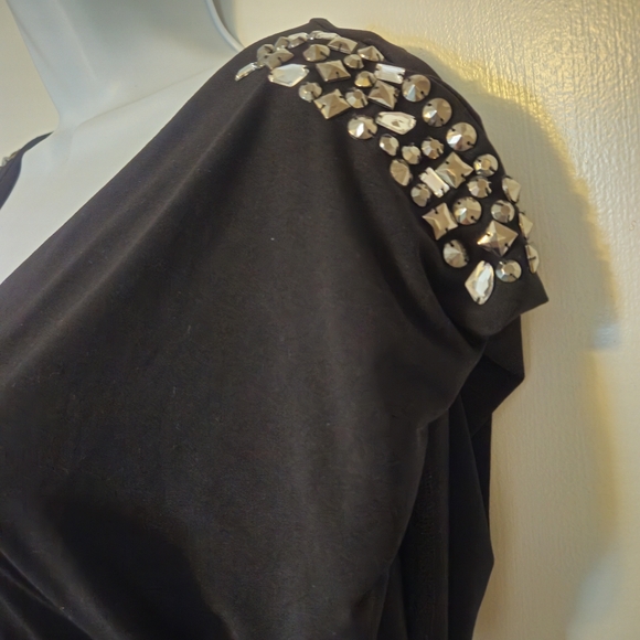 New..Guess jumpsuit, size small..black color..for small waist girls. - Picture 5 of 6